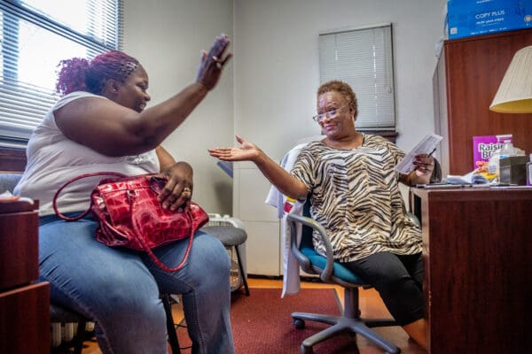 Gillian (Cookie) Killingsworth has completed the Lay Formation Program. She worked at St. Augustine in St. Louis, Missouri  Monday, Apr. 08, 2019 where she helped Sharon Johnson and got a high five.


Photo by Lisa Johnston | lisajohnston@archstl.org | twitter: @aeternusphoto