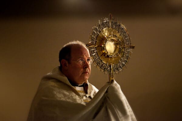 LISA JOHNSTON | lisa@aeternus.com Traditional Stations of the Cross celebrated at the Oratory of Ss. Gregory & Augustine in St. Louis with gust homilist, Bishop Edward Rice of St. Louis.